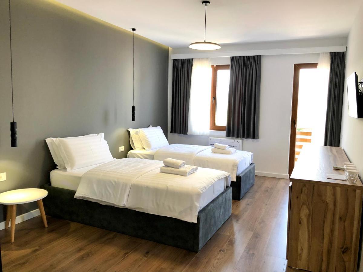Grand Pogradec Tushemisht