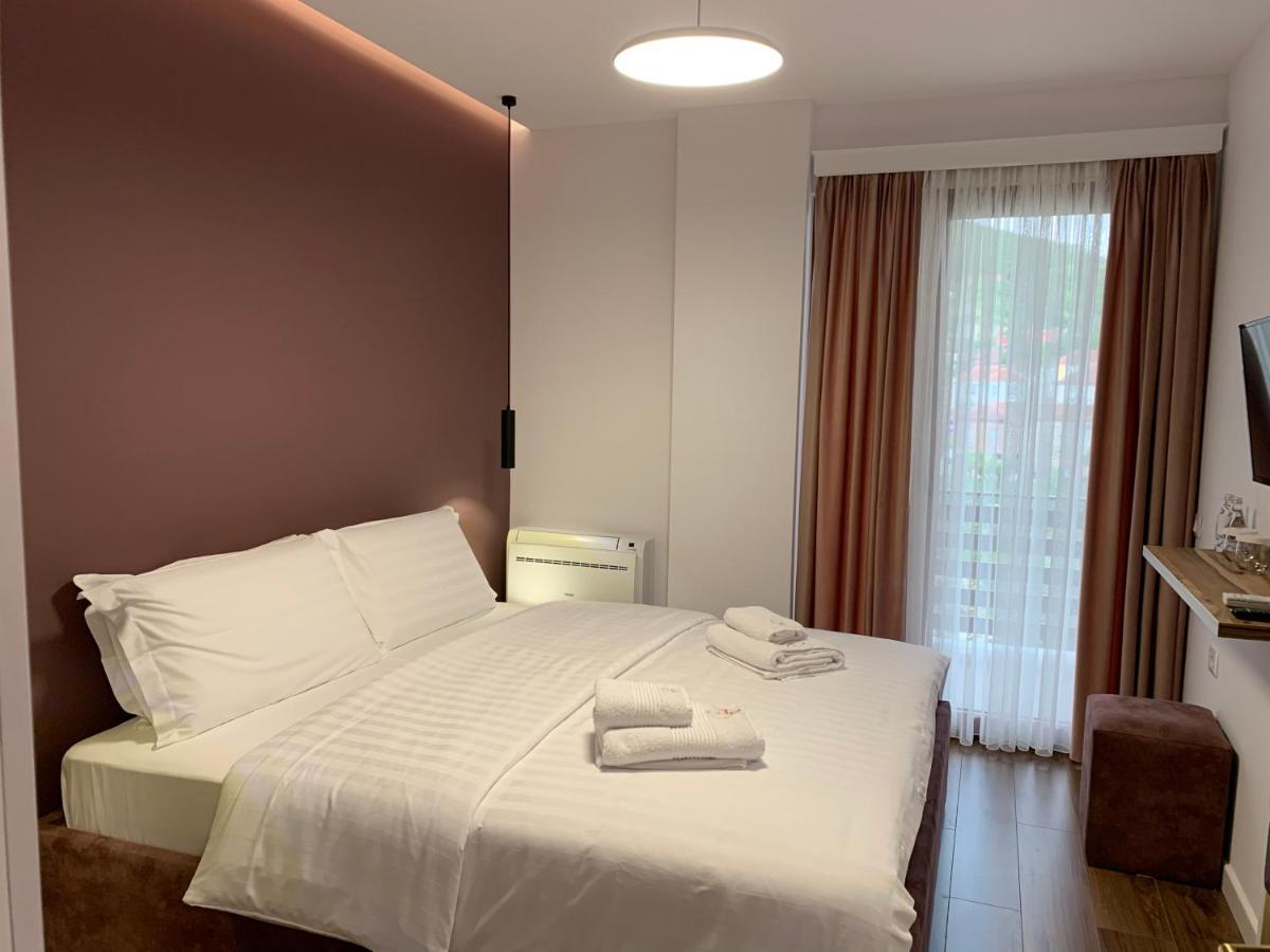 Grand Pogradec Tushemisht